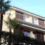 Oleandri1 Mit Blick Auf Wasser By Interhome Apartman Abbázia