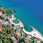 Oleandri1 Mit Blick Auf Wasser By Interhome Apartman