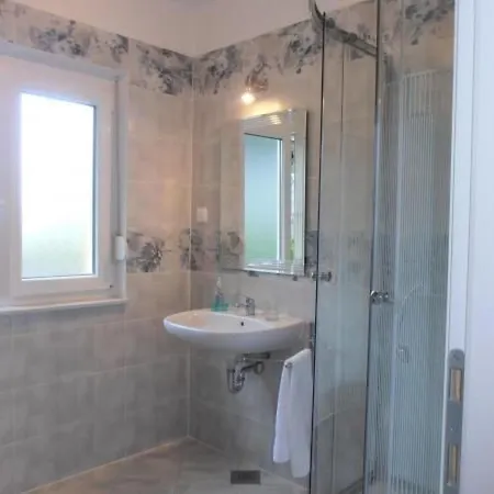 Oleandri1 Mit Blick Auf Wasser By Interhome