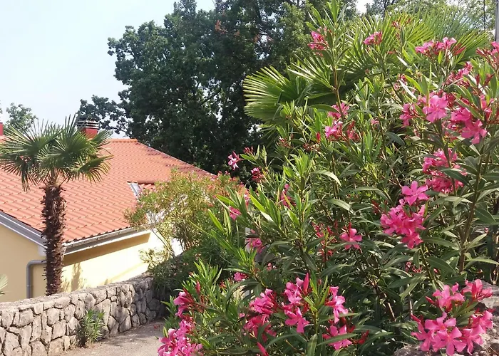 아파트 Oleandri1 Mit Blick Auf Wasser By Interhome